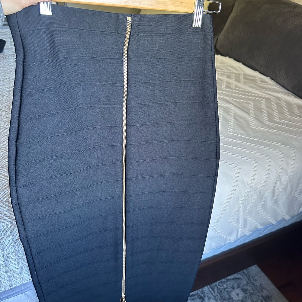 JOSEPH RIBKOFF Pencil Skirt With gold Zip Detail Black Size 4